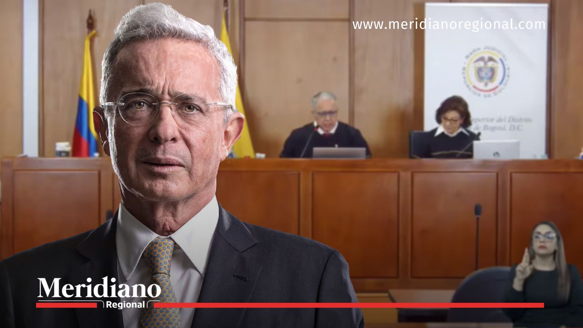 Hombre en pose reflexiva y mazo de juez, imagen ilustrativa del proceso de casación Álvaro Uribe y la prórroga solicitada ante la Corte Suprema.