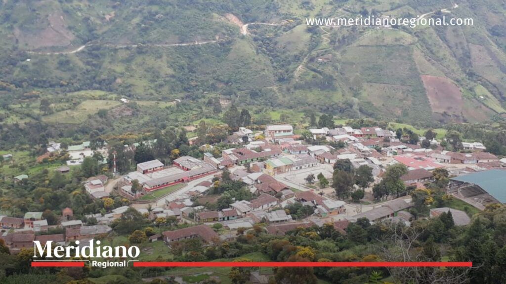 Panorámica de Jambaló Cauca vista desde una montaña; casco urbano rodeado de montañas, imagen contextual para ataque en Jambaló y orden público Cauca.
