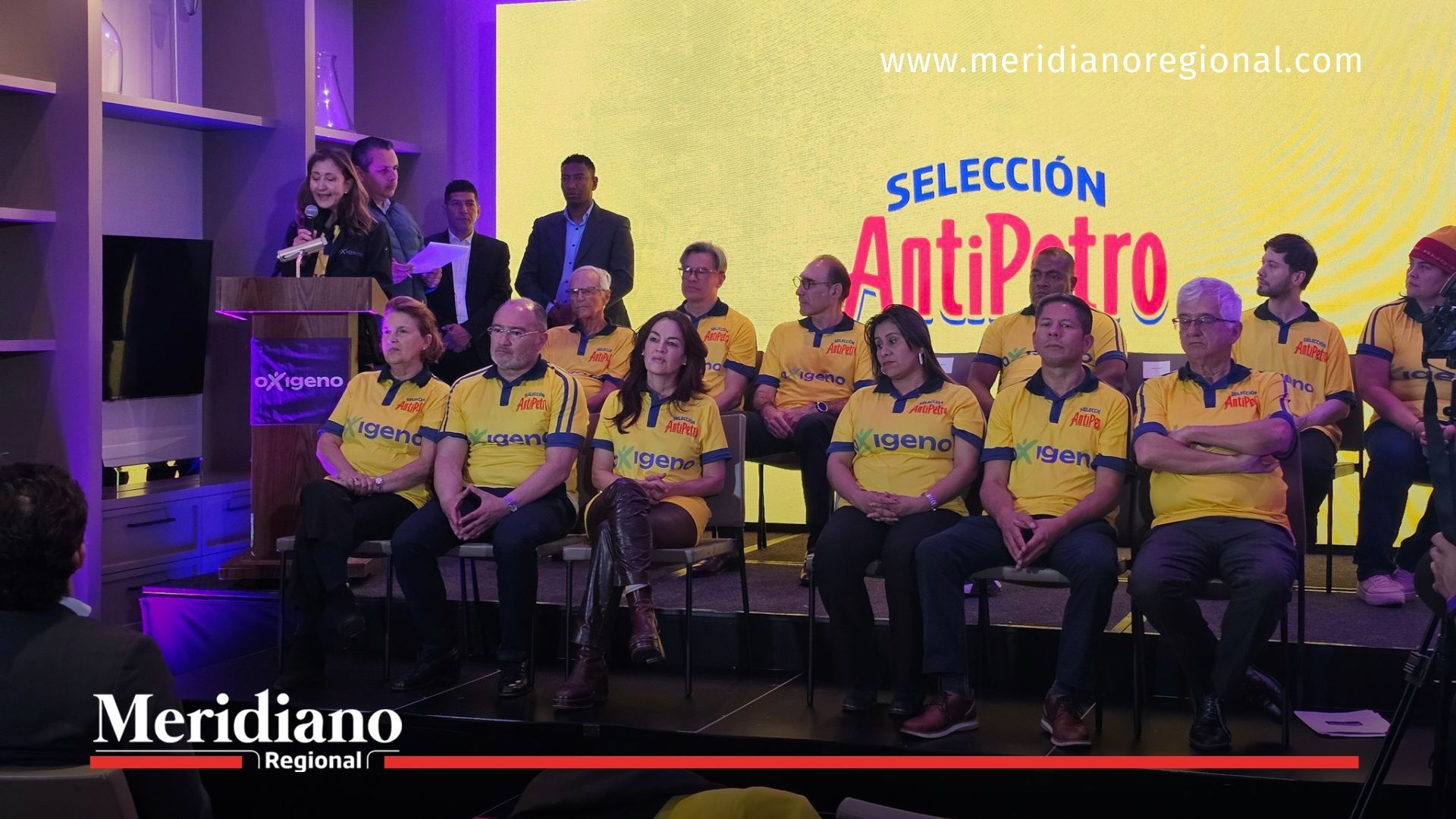 Integrantes del partido Oxígeno durante el evento de presentación de la lista cerrada al Senado para las elecciones 2026.
