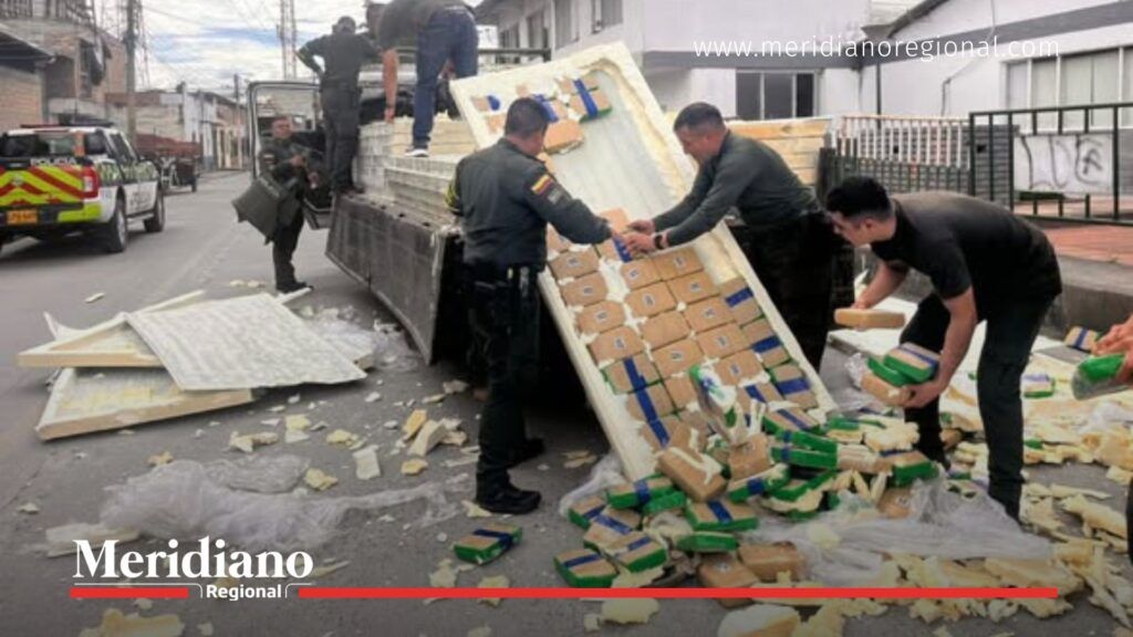 Incautación de marihuana en camión durante operativo policial en la ruta Popayán Isnos.
