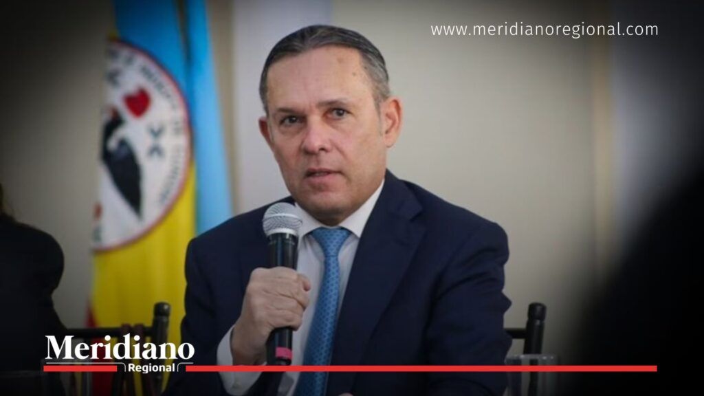 Efraín Cepeda y su posición frente a la reforma tributaria - Meridiano Regional Senador Efraín Cepeda hablando en un evento oficial; lidera la oposición en el Senado a la reforma tributaria y respalda su archivo.