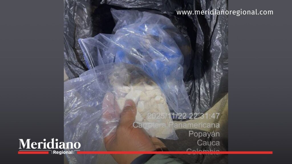 Base de coca incautada en Río Blanco - Meridiano Regional Bolsa con base de coca incautada por el GOES durante operativo contra el microtráfico en Río Blanco, sector Panamericana en Popayán.