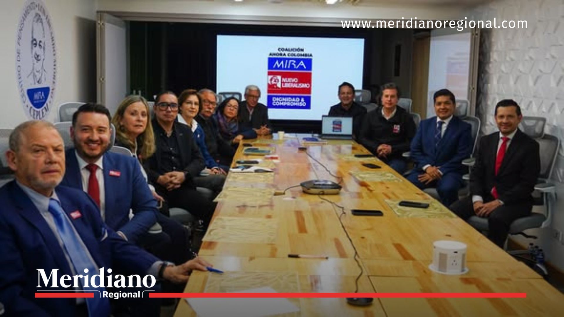 Dirigentes de la coalición Ahora Colombia durante la reunión en la que se definió a Juan Sebastián Gómez como cabeza de lista al Senado 2026.