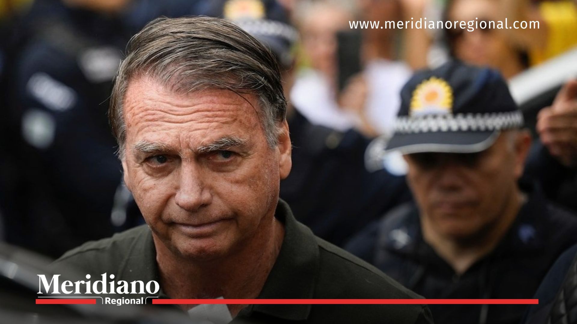 Jair Bolsonaro escoltado por policías tras conocerse que cumplirá su condena en una celda de 12 m².