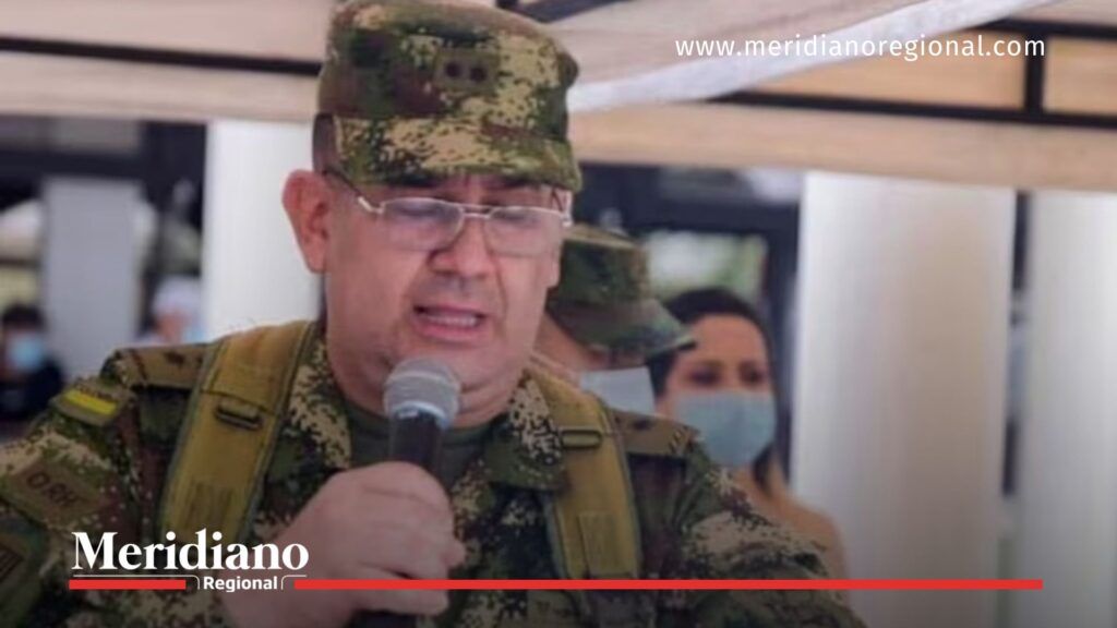 oficial del ejército durante acto institucional relacionado con la polémica general Huertas