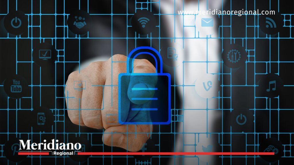 Ilustración de seguridad digital con un candado azul, usada en noticia sobre presunta infiltración en inteligencia en Colombia.