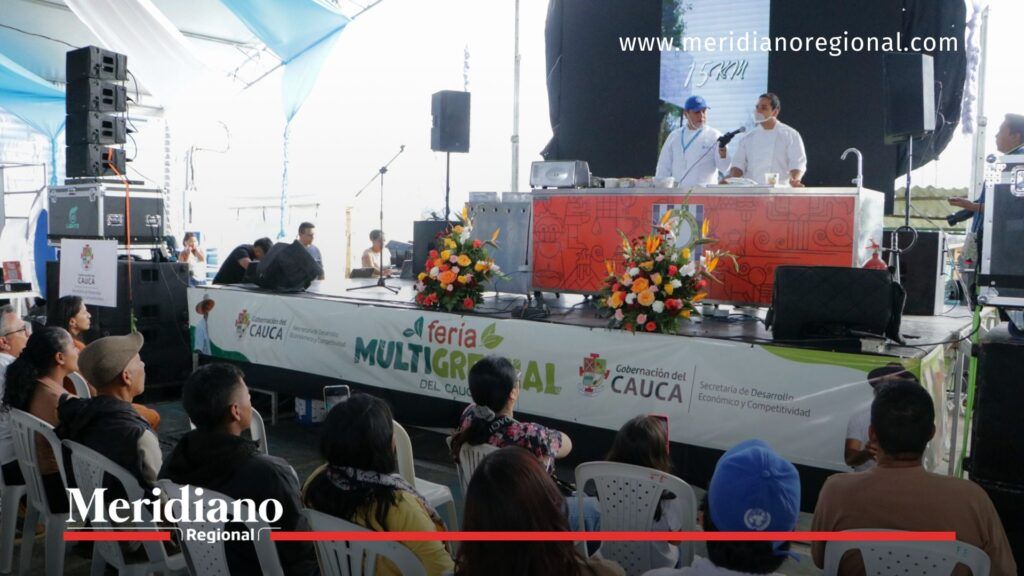 Demostración gastronómica en la Feria Multigremial 2025 - Meridiano Regional Demostración gastronómica en tarima durante la Feria Multigremial 2025 con participación de asistentes en Popayán.