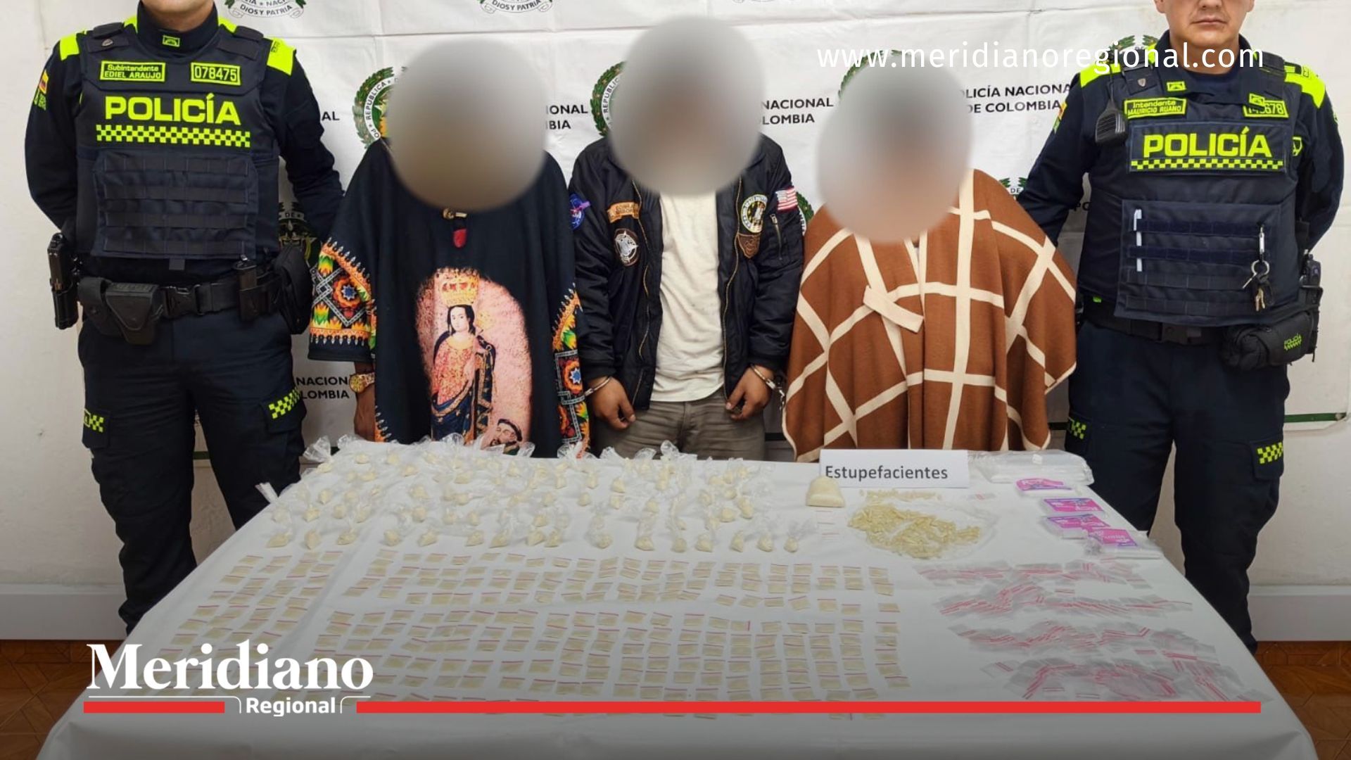 Policía presenta a capturados y estupefacientes incautados durante operativo contra el microtráfico en Ipiales.