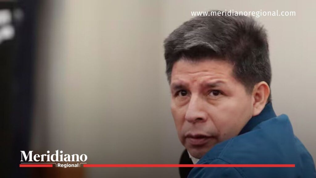 Pedro Castillo durante el juicio por conspiración - Meridiano Regional Pedro Castillo mira hacia el estrado durante su juicio por conspiración para rebelión en Perú.