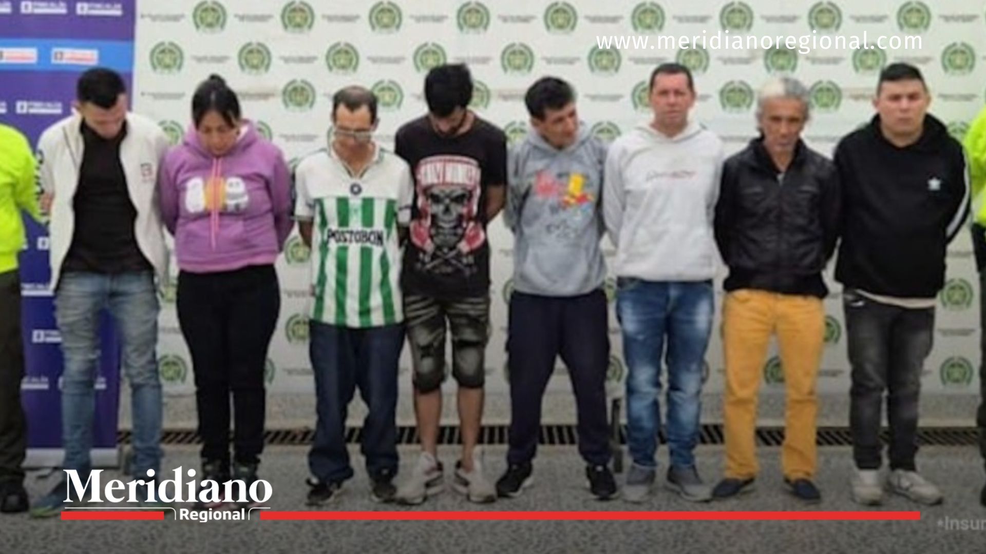 Autoridades presentan a los presuntos integrantes de una red de microtráfico desarticulada en operativos realizados en las comunas 4 y 6 de Popayán.