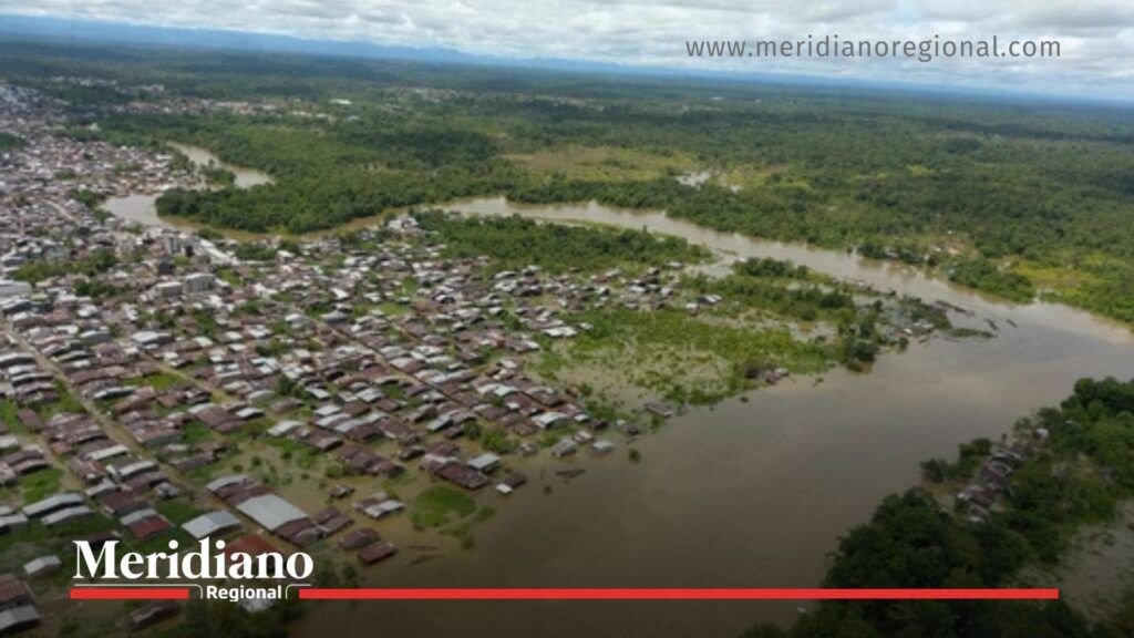 Panorámica de Medio Atrato con distinción Ejemplar - Meridiano Regional Panorámica aérea de Medio Atrato, municipio del Chocó reconocido con la distinción Ejemplar en la Certificación Territorial.
