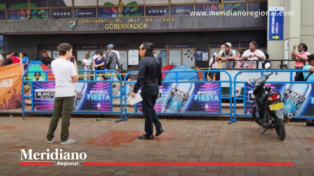 Vallas instaladas durante el bloqueo Minga Cali - Meridiano Regional bloqueo Minga Cali - vallas frente a la Gobernación del Valle - protesta social en Cali
