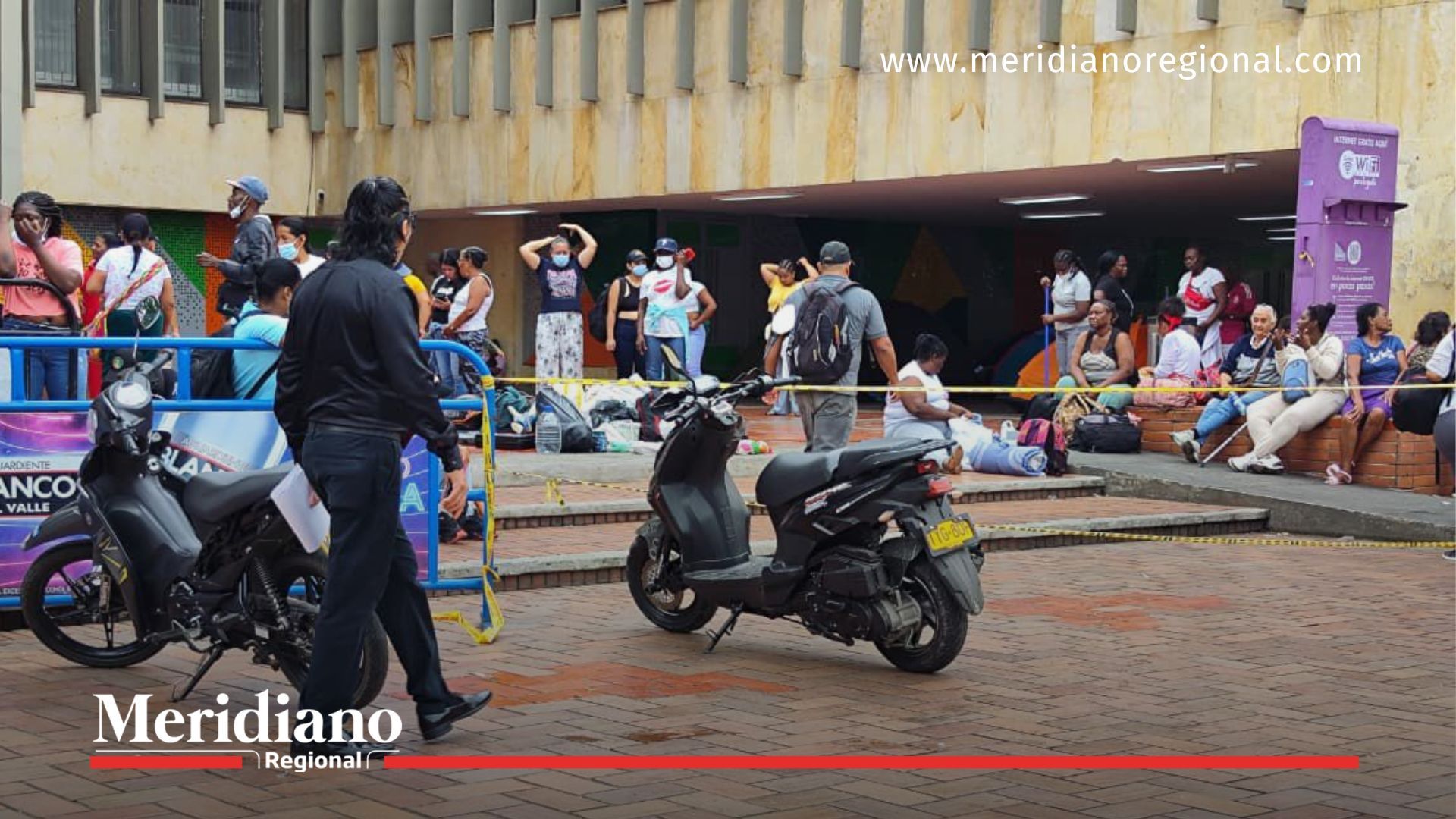 bloqueo Minga Cali - protestantes rodeando Gobernación del Valle - protesta social en Cali