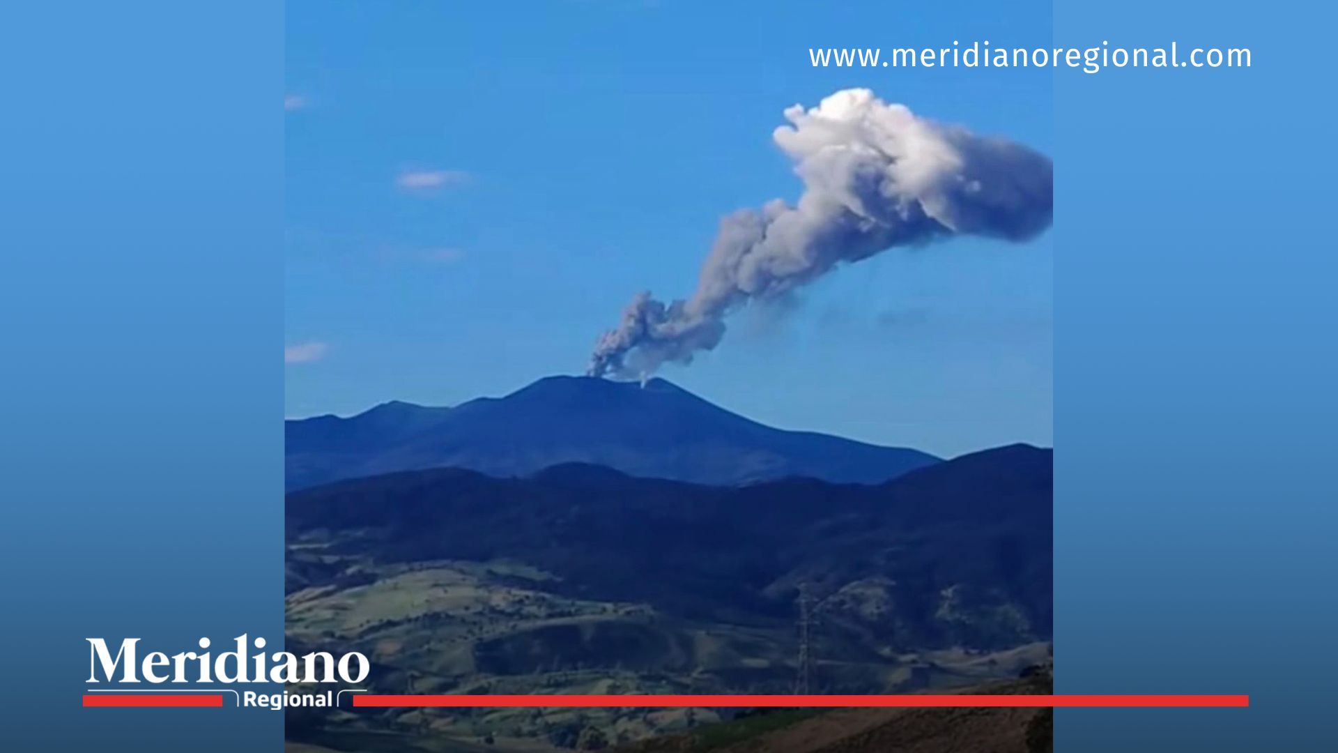 Volcán Puracé emitiendo una columna de ceniza bajo cielo despejado durante la fase de Alerta Naranja.