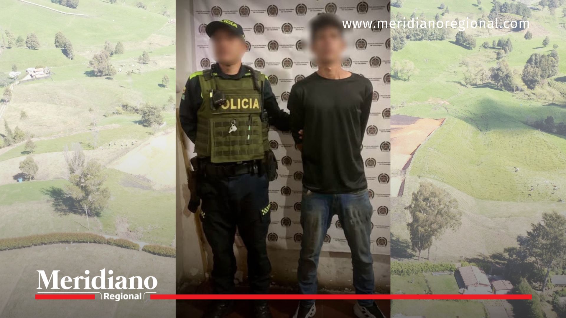 Policía custodia a un detenido tras el hurto en Pisoje durante procedimiento de judicialización.