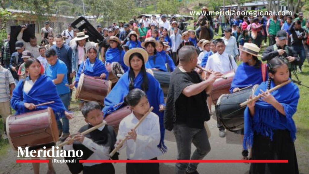 Comunidad del Resguardo Indígena de Calderas en Inzá participa en muestra cultural durante la visita de la Gobernación del Cauca encabezada por el gobernador Octavio Guzmán.