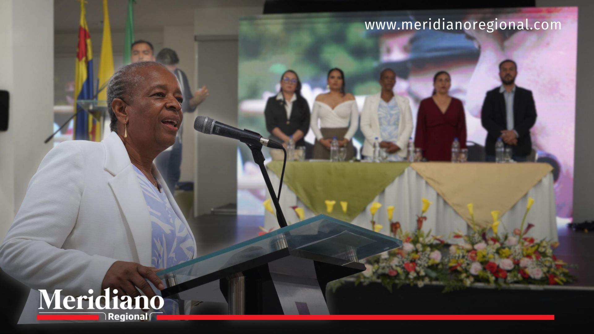 Sor Inés Larrahondo Carabalí, secretaria de Educación y Cultura del Cauca, lideró la ceremonia del Premio a la Excelencia Cauca 2025, acompañada por el equipo institucional que hizo parte del evento.