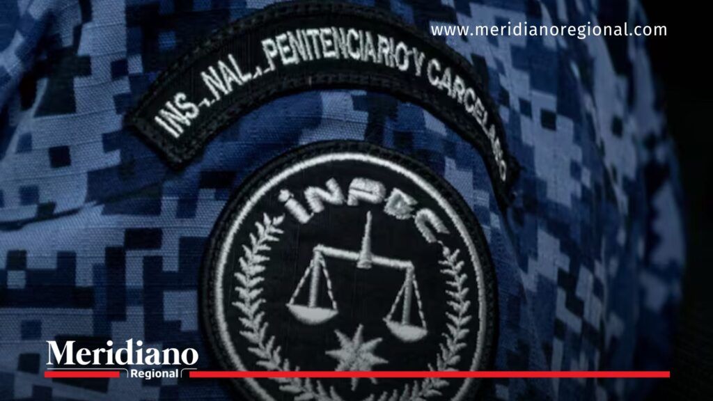 Logo del Inpec en uniforme de funcionario durante el refuerzo de armamento anunciado por la entidad.
