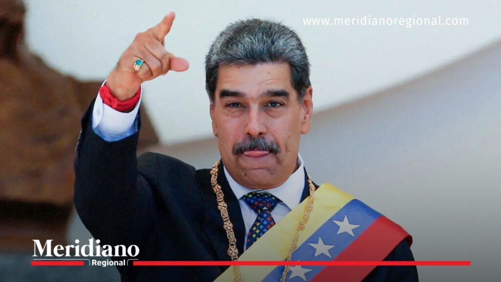 Nicolás Maduro saluda a venezolanos tras revelar llamada con Trump - Meridiano Regional Nicolás Maduro saludando desde un balcón en Caracas durante un acto oficial.