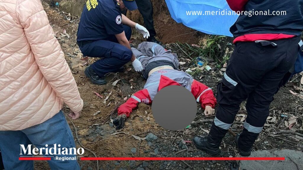 Atención de emergencia en accidente Los Robles - Meridiano Regional Bomberos de Popayán atienden la escena del accidente Los Robles en la vía Panamericana, realizando labores de verificación y aseguramiento del área tras un siniestro vial.