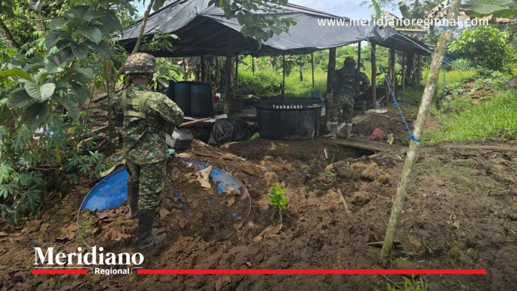 soldados inspeccionan laboratorio de coca en tumaco - fuerza de tarea hércules - operaciones militares tumaco - gaor iván ríos - narcotráfico en nariño - laboratorio de coca en tumaco