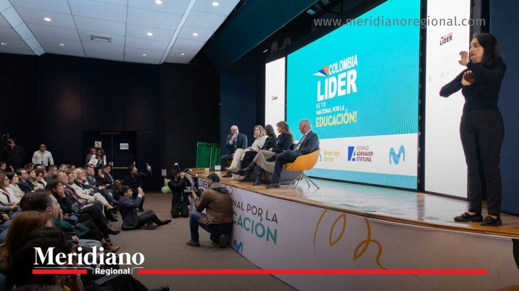 Valle del Cauca educación en la premiación de Colombia Líder - Meridiano Regional Premiación de Colombia Líder con panelistas en tarima y asistentes en auditorio durante la entrega del Reto Nacional por la Educación al Valle del Cauca.