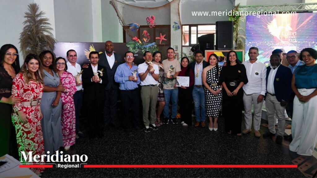 Colibrí Dorado 2025 reunió a líderes ambientales del Cauca - Meridiano Regional Asistentes y premiados del Colibrí Dorado 2025 durante la ceremonia en el Cauca