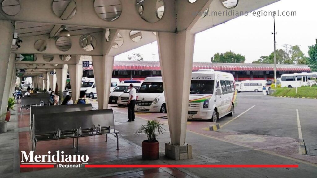 Paro armado en el Cauca reduce la movilidad en la Terminal de Popayán - Meridiano Regional Terminal de Transportes de Popayán con baja afluencia de pasajeros por el paro armado en el Cauca y la suspensión del transporte intermunicipal.
