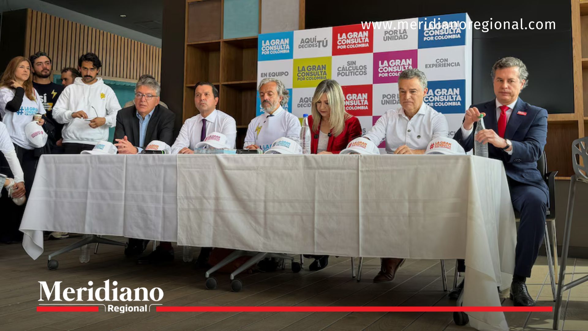 coalición de centroderecha 2026 durante el lanzamiento oficial de La Gran Consulta por Colombia en Bogotá