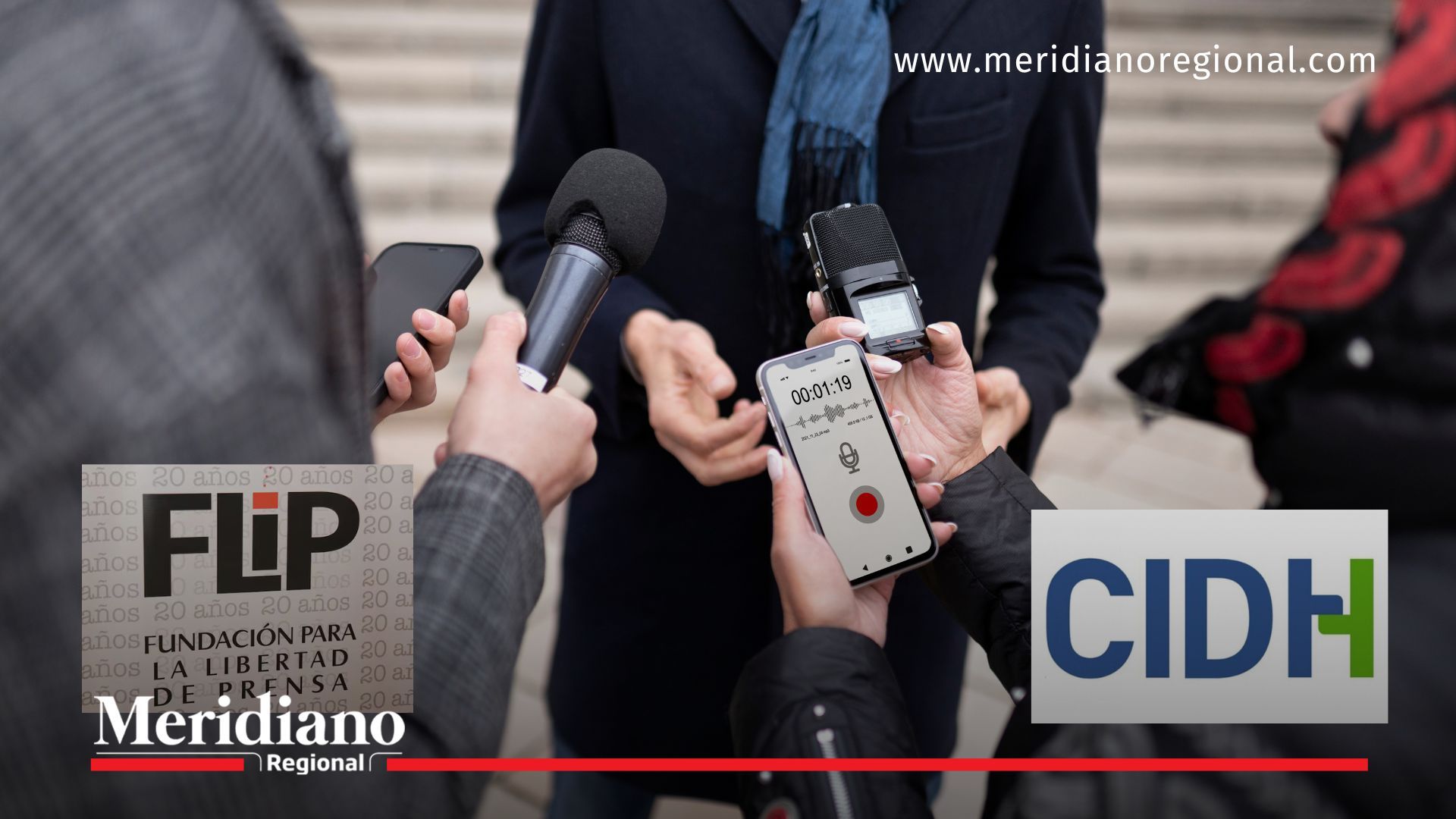 libertad de prensa en Colombia – periodistas grabando entrevista en espacio público