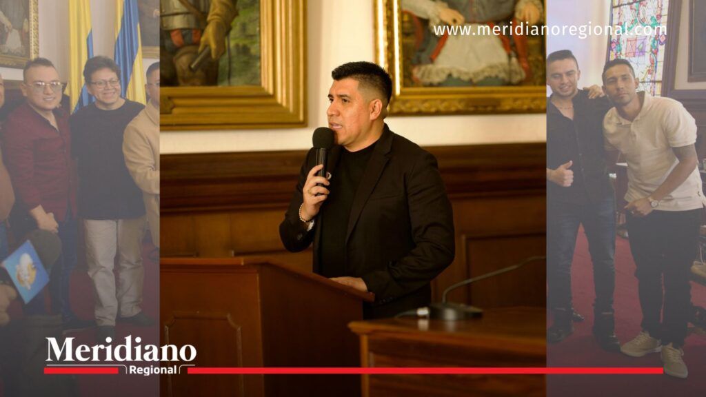 Gran Escudo del Concejo de Popayán: acto de reconocimiento cultural - Meridiano Regional Alexander Trujillo, presidente del Concejo de Popayán, durante la entrega del Gran Escudo del Concejo de Popayán a Los Hermanos Medina.