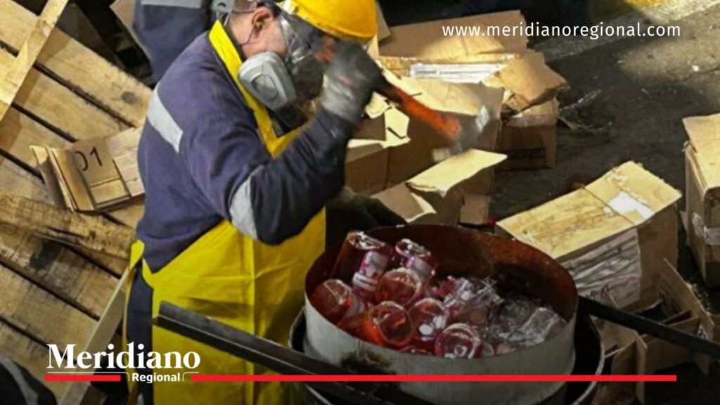 destrucción de licores y cigarrillos en el Valle del Cauca durante operativo anticontrabando en Yumbo