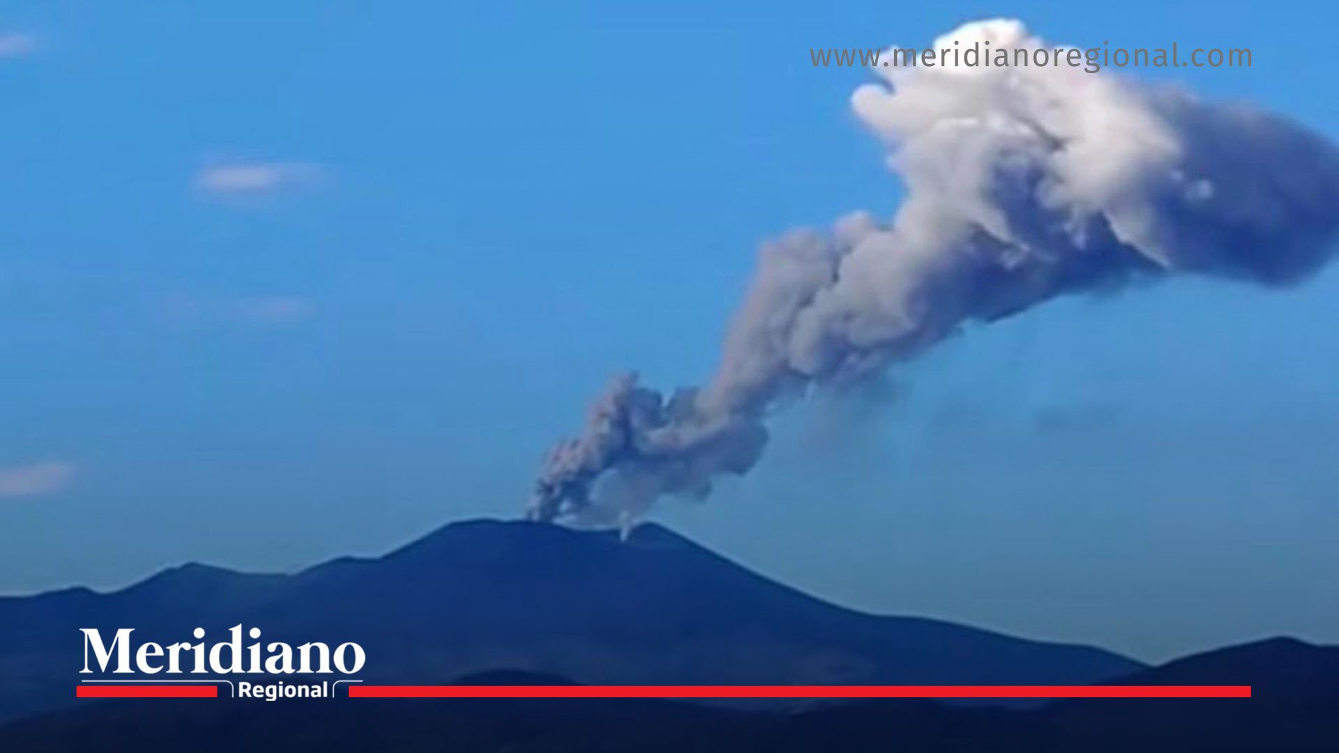 Volcán Puracé emitiendo ceniza durante el aumento de la actividad volcánica del Puracé en diciembre de 2025, Cauca.