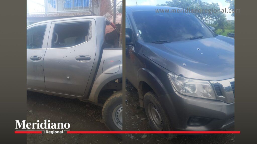 Camioneta policial con impactos de bala tras hostigamiento en Santander de Quilichao, Cauca, durante ataque de disidencias de las Farc.