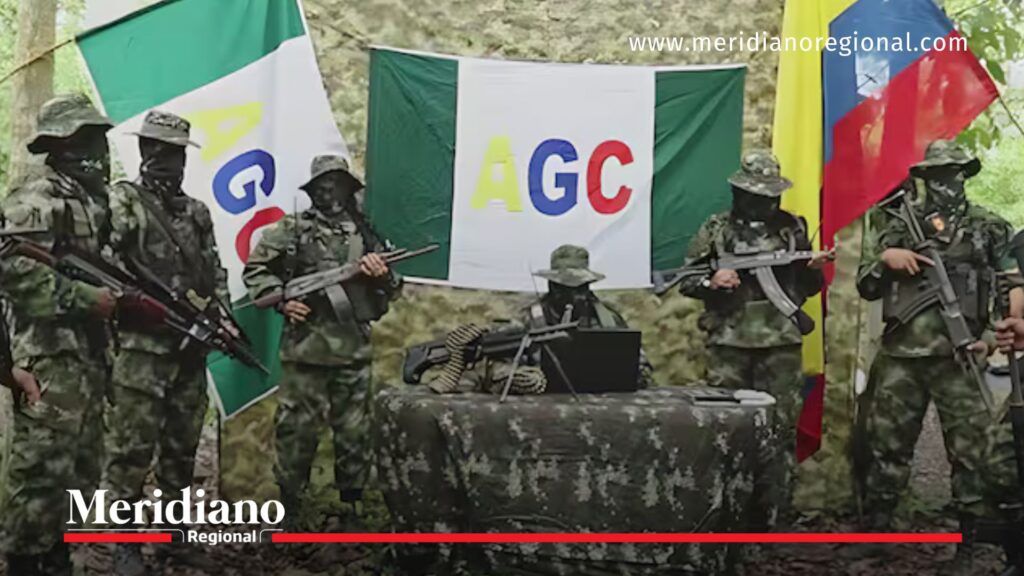 Integrantes del Ejército Gaitanista en zona selvática del Pacífico - Meridiano Regional Integrantes del Ejército Gaitanista en zona selvática durante proceso de ubicación temporal en Colombia