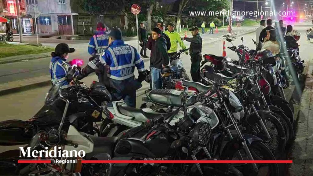 agresiones a agentes de tránsito en Cali durante operativo nocturno de control a motocicletas