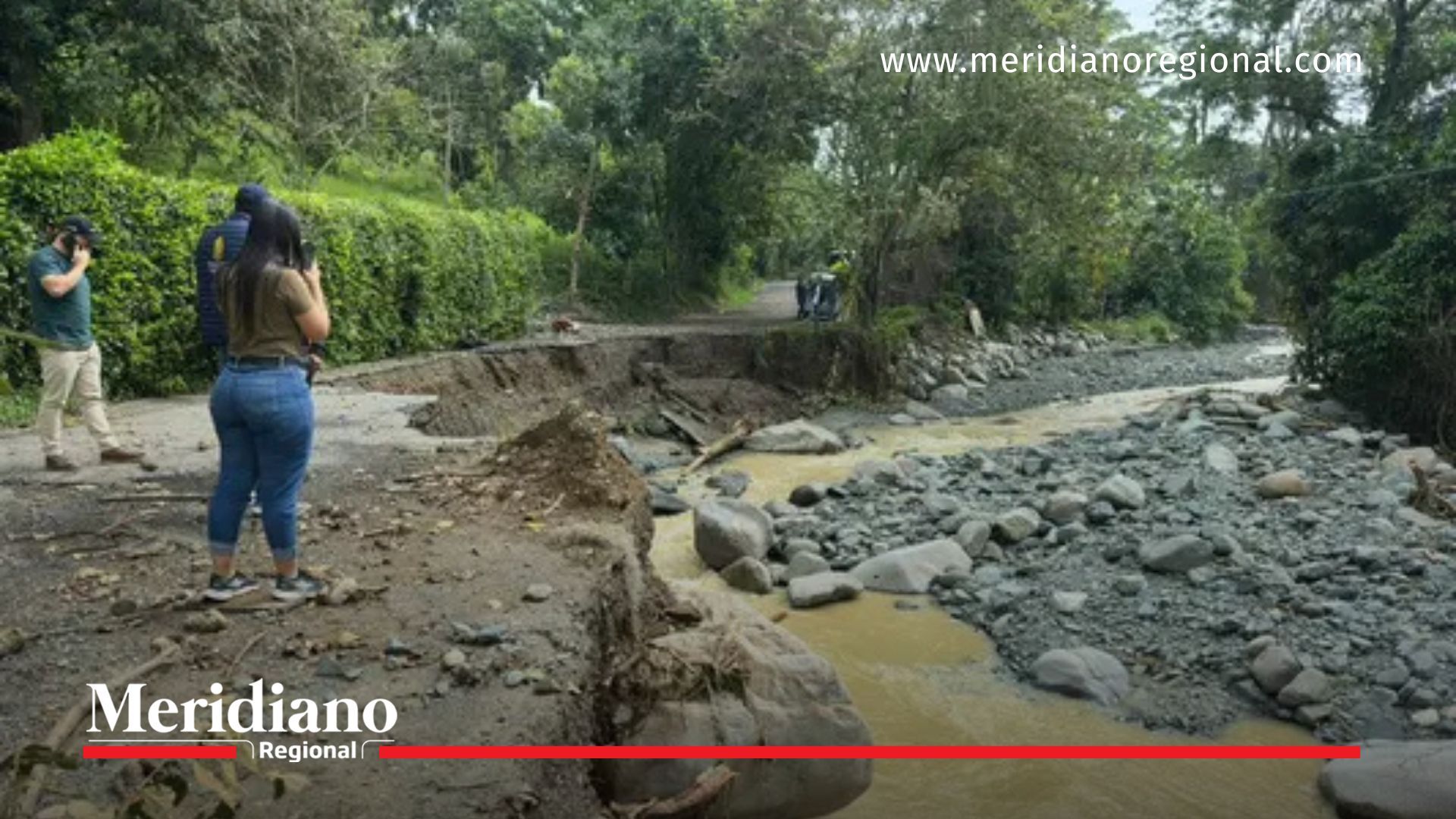 calamidad pública Valle del Cauca desbordamiento en Tuluá deja daños en vía rural por fuertes lluvias