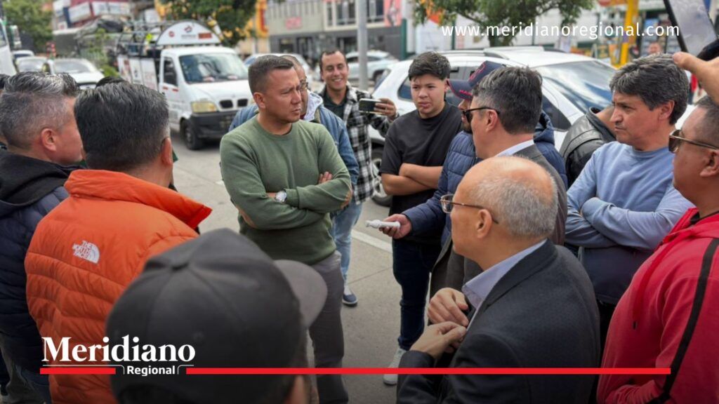 Protesta de camioneros en Pasto por secuestro en la vía Panamericana - Meridiano Regional protesta de camioneros en Pasto | transportadores dialogan con delegado del Gobierno por secuestro en la vía Panamericana