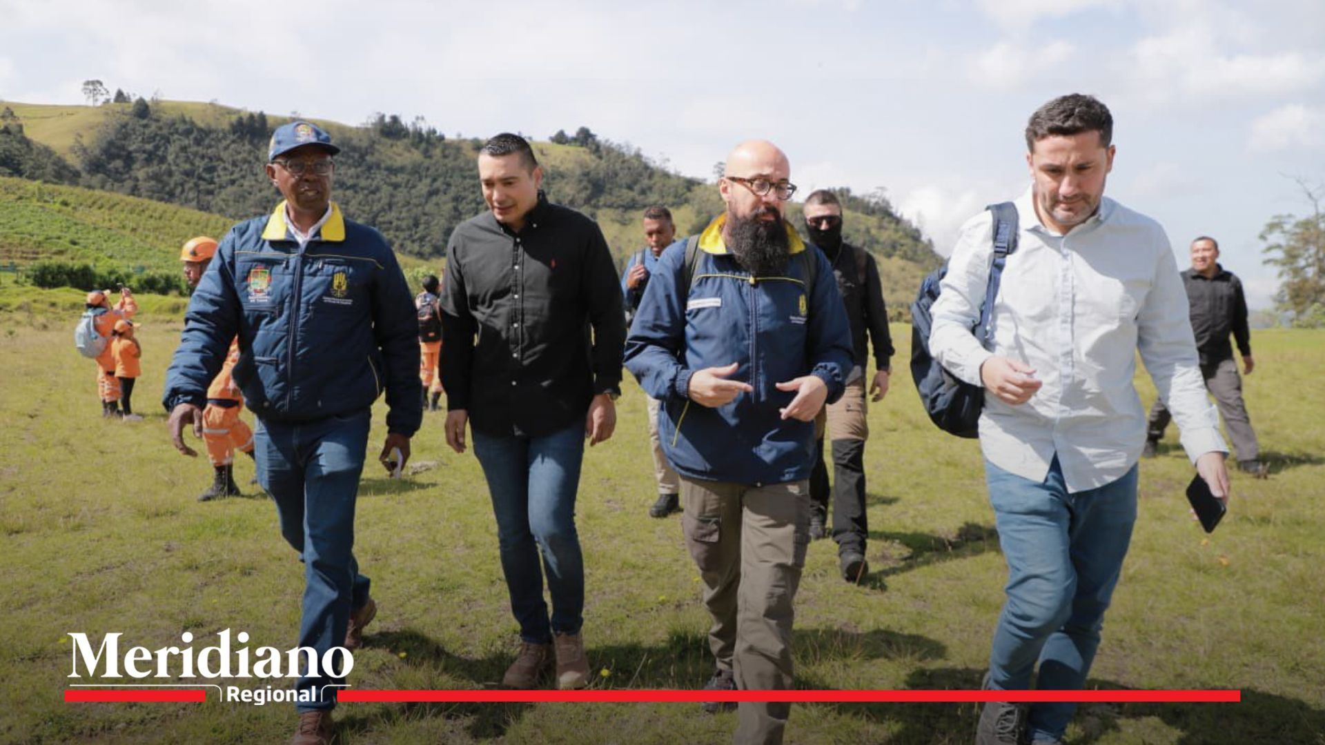 El gobernador Octavio Guzmán, el director de la UNGRD Carlos Alberto Carrillo y el director de la Oficina de Gestión del Riesgo del Cauca Wiesner Cortés Mina recorrieron la zona de influencia del volcán Puracé para supervisar las acciones de prevención y seguimiento.