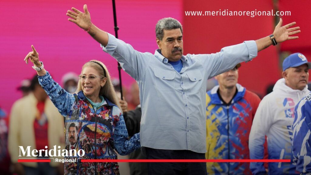 Cilia Flores y Nicolás Maduro saludan al pueblo venezolano durante acto político del chavismo
