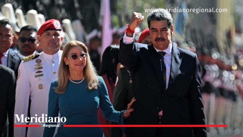 Cilia Flores camina junto a Nicolás Maduro durante evento oficial del chavismo en Venezuela