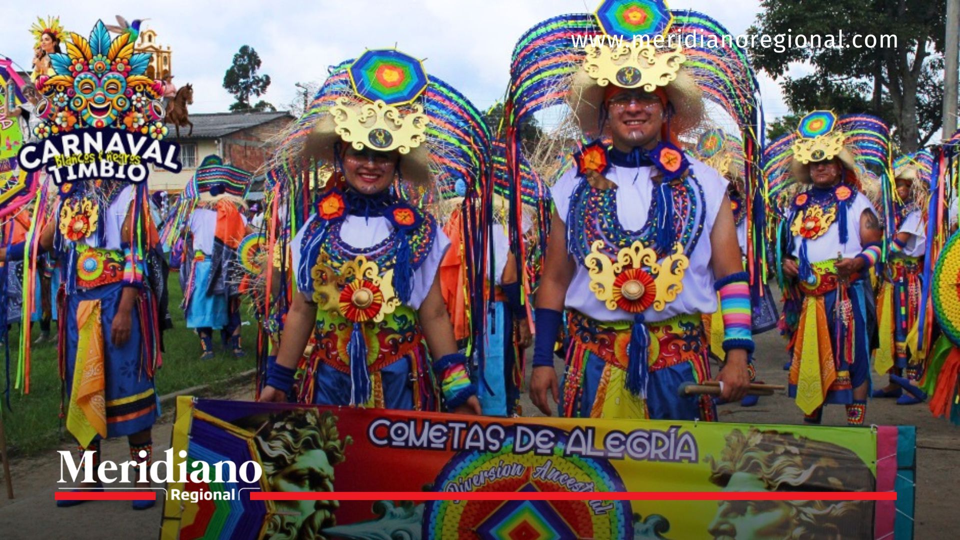 Bailarines de danza tradicional participan en comparsas de los Carnavales de Timbío, una de las celebraciones culturales más importantes del Cauca.