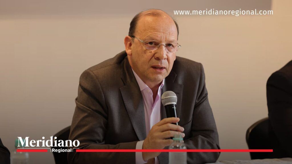 Imagen del ministro de Hacienda durante una intervención pública en la que se abordan temas clave de las finanzas públicas, el endeudamiento externo y las condiciones fiscales que marcarán la deuda del próximo gobierno en Colombia.