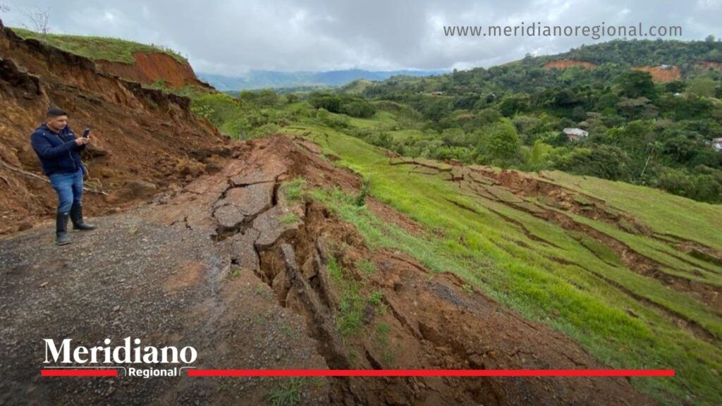 Derrumbe de Rosas Cauca afectó viviendas y la vía Panamericana - Meridiano Regional Derrumbe de Rosas Cauca en 2023 que sepultó viviendas y afectó la vía Panamericana