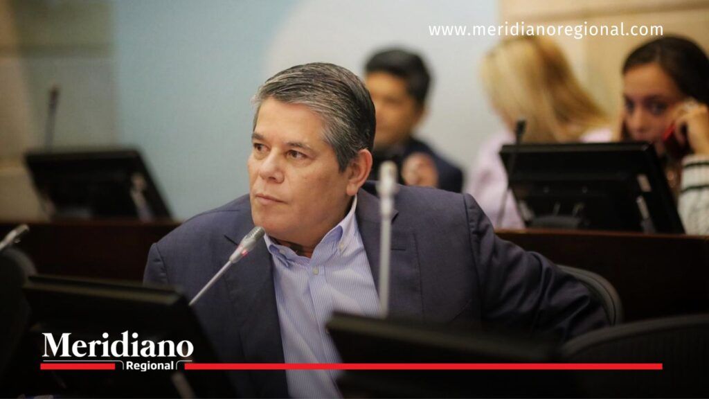 Antonio Luis Zabaraín y debate por la prima especial de servicios para congresistas - Meridiano Regional Antonio Luis Zabaraín, senador, durante debate por la prima especial de servicios para congresistas en el Congreso de Colombia