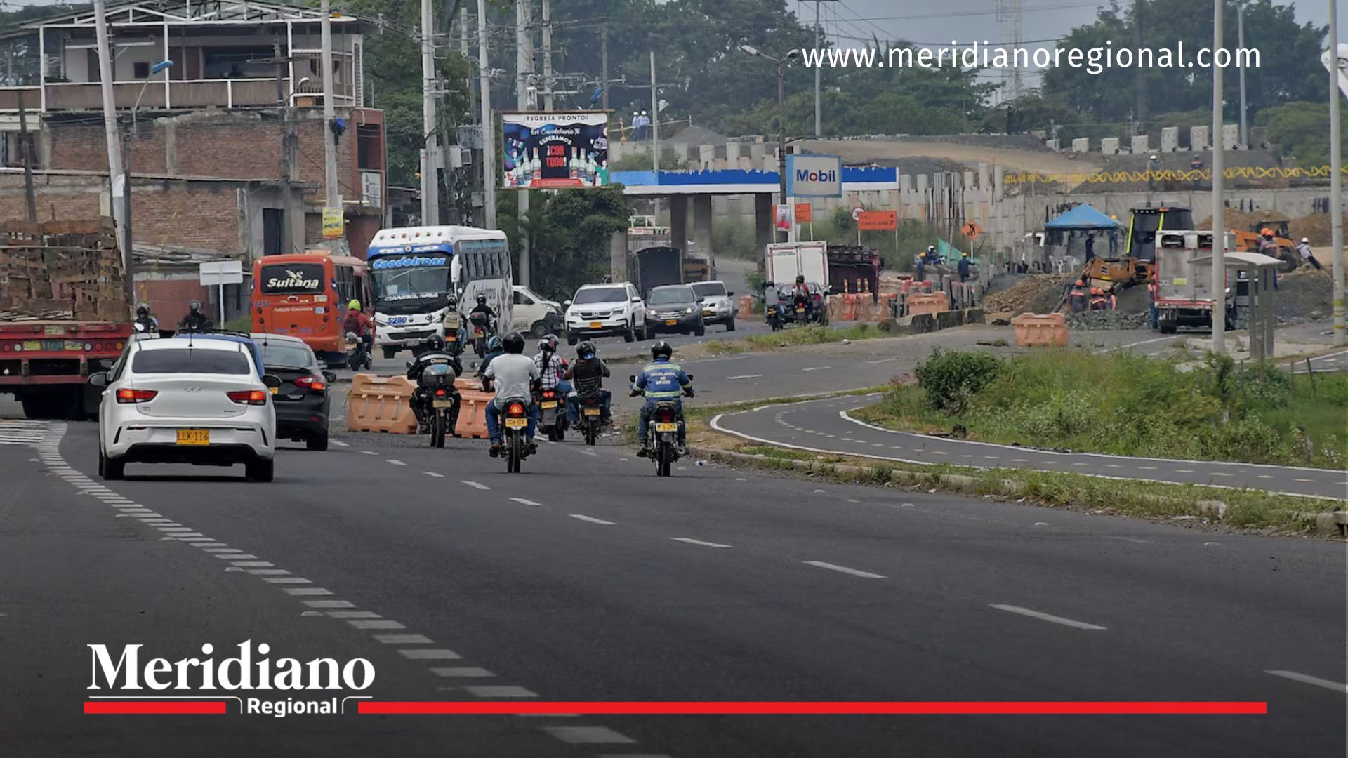 Vista de la doble calzada Cali Candelaria durante protesta por el alza en el transporte intermunicipal.