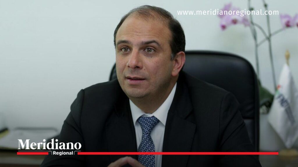 Magistrado Carlos Camargo analiza decreto de emergencia económica del Gobierno Petro