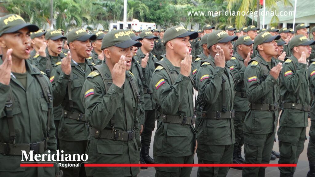salario de auxiliares de Policía durante juramento institucional en Colombia