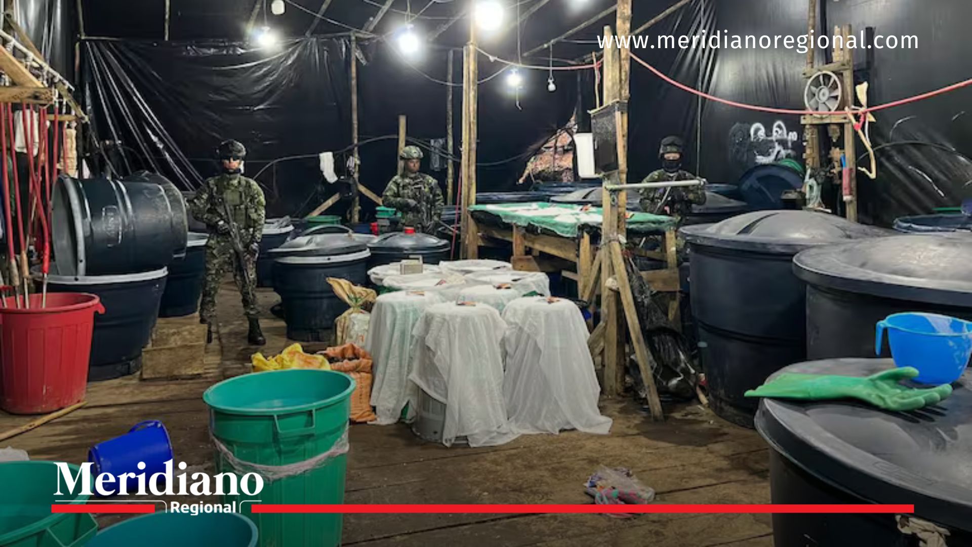 Tropas del Ejército Nacional desmantelan un laboratorio de cocaína en zona rural de Cumbal, Nariño, durante un operativo contra el narcotráfico en la frontera con Ecuador.