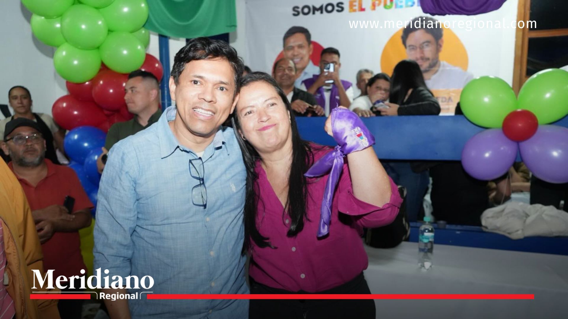 Ferney Silva junto a simpatizantes durante la inauguración de su sede política en Popayán, Cauca